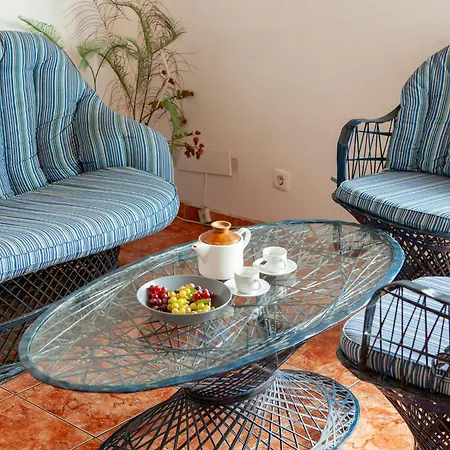 B22 - Rising Sun 2 Bed Flat Appartement