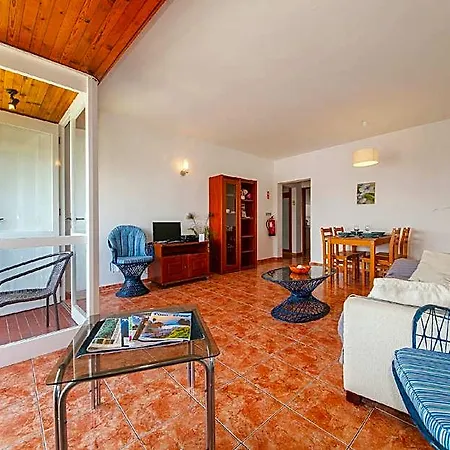 Daire B22 - Rising Sun 2 Bed Flat *