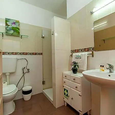 B22 - Rising Sun 2 Bed Flat Лагуш