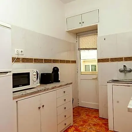 B22 - Rising Sun 2 Bed Flat * Лагуш