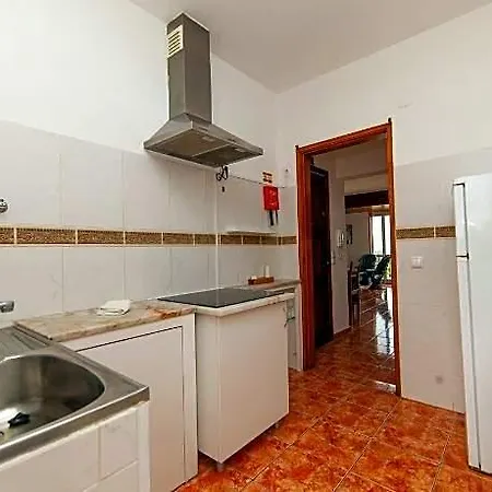 B22 - Rising Sun 2 Bed Flat Лагуш