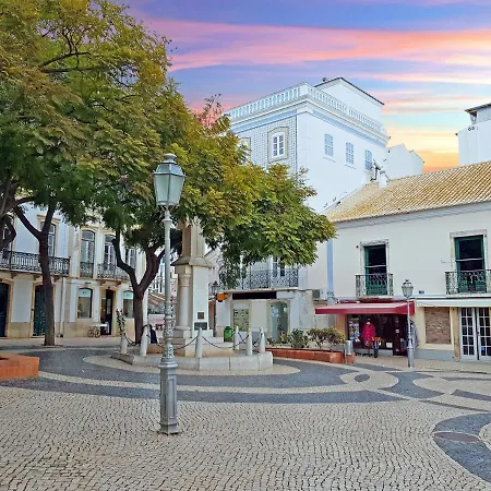 B22 - Rising Sun 2 Bed Flat לאגוּ‏ש