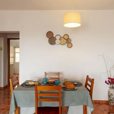 B22 - Rising Sun 2 Bed Flat 公寓