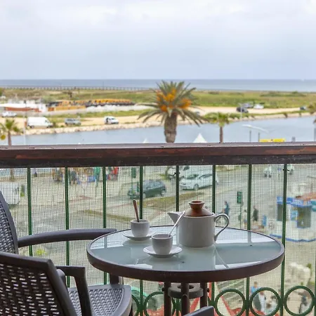 B22 - Rising Sun 2 Bed Flat Апартаменты Лагуш
